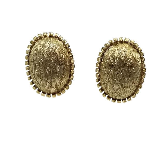 VINTAGE MID CENTURY MODERN HIGH QUALITY CUSHION STYLE GOLDTONE CLIP ON EARRINGS - Picture 1 of 5